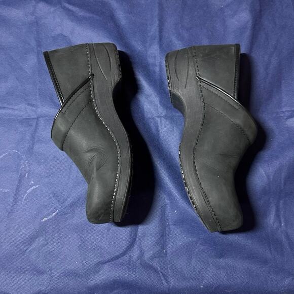 Dansko Women's XP 2.0 Black Waterproof Pull Up - Picture 2 of 8